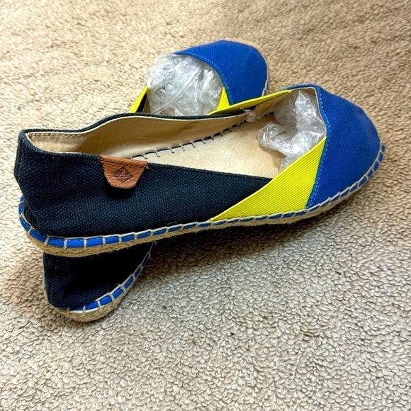 2-4-10$ NWOT Espadrilles Style flat blue, yellow and black  slip on! Versatile - Picture 4 of 5